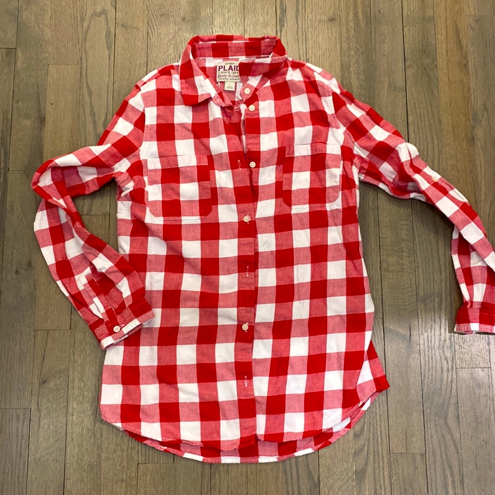 Old Navy red buffalo plaid button down shirt. 100% cotton.